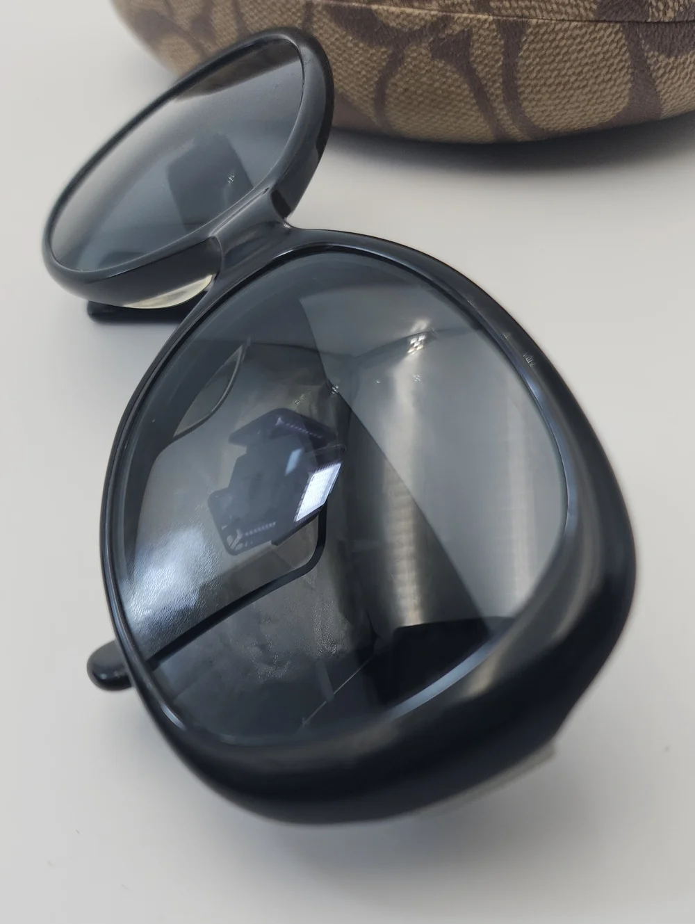 COACH S2026 Black Oval Sunglasses Women With Monogram Hard sunglasses Case